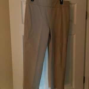 NWOTS liz claiborne beige capris  size 12